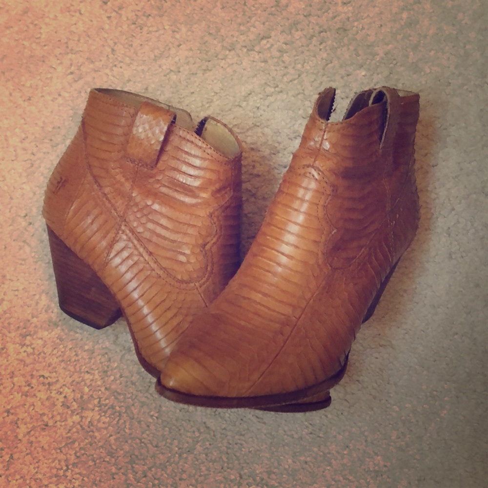 Frye reina booties. Size 8m.